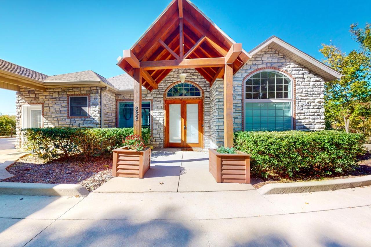 Treetop View Sanctuary Branson Exterior photo